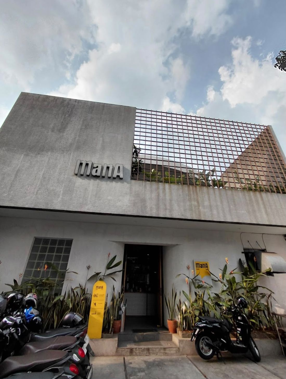 Tampak luar ManA